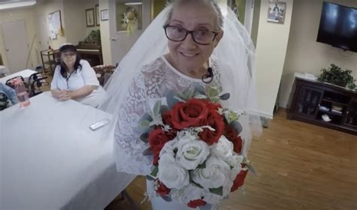 77-Year-Old woman marries herself at a retirement home