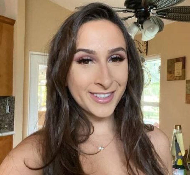 Ashley Aleigh Biography, age, height, boyfriend, OnlyFans, leaks, videos, pictures, Twitter