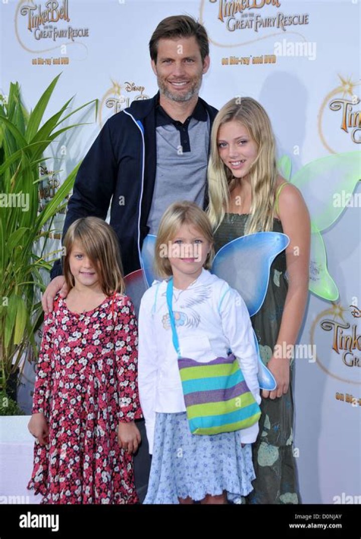 Casper Van Dien family, wife, children, parents, siblings