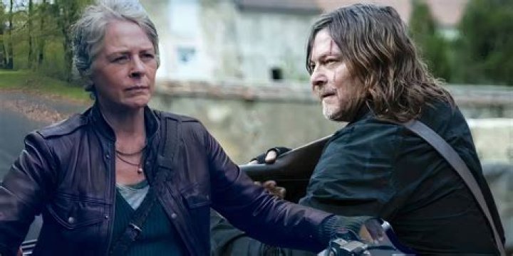 Daryl Will Get Some New Weapons In The Walking Dead Season 9