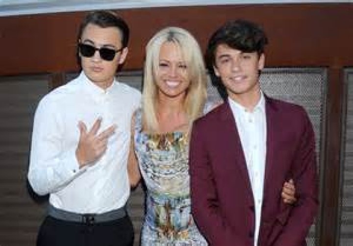 Does Pamela Anderson have any brothers or sisters?