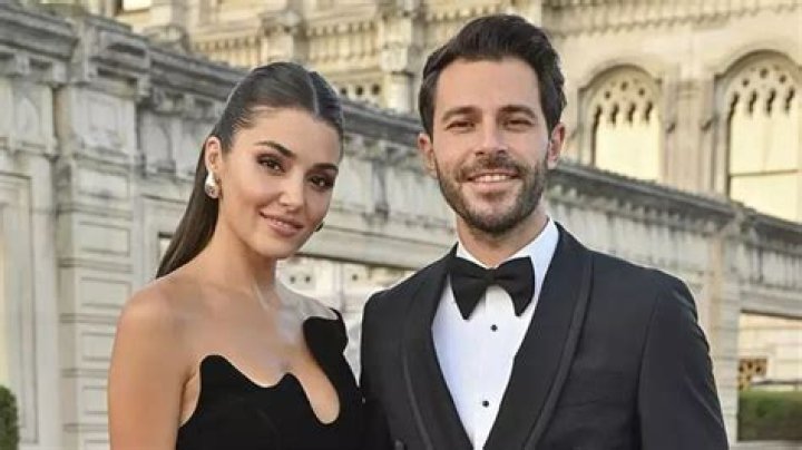 Hande Er&ccedil;el Ex BF celebzbiography.com
