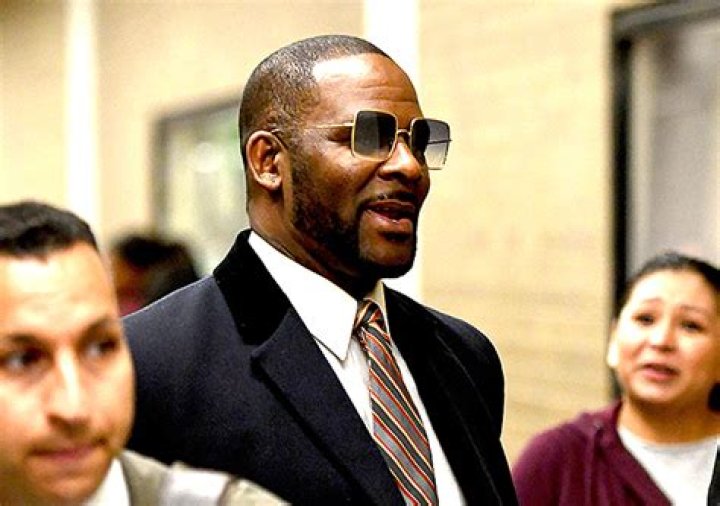 How many kids does R. Kelly have with Andrea Kelly?