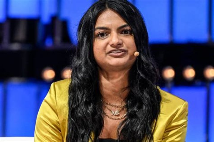 Is Amrapali Gan in a relationship?
