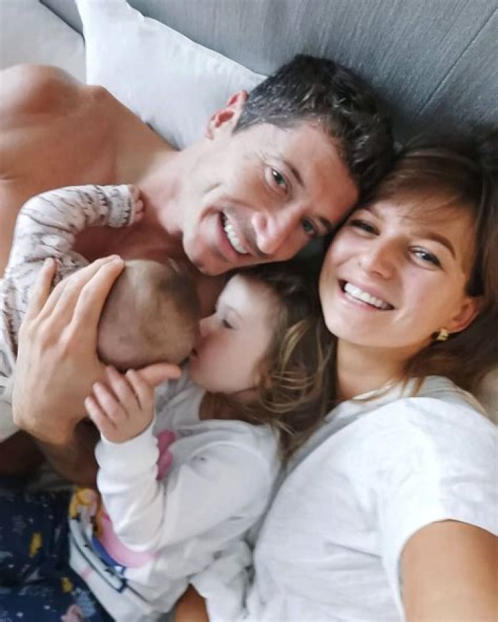 Robert Lewandowski family, wife, children, parents, siblings