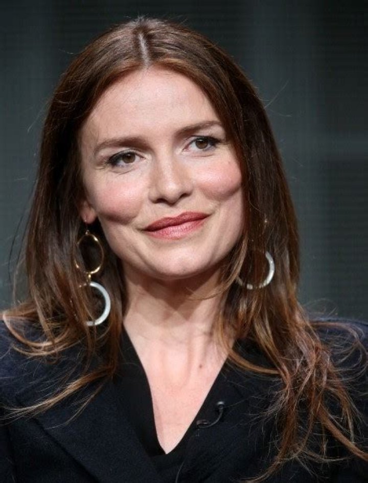 Saffron Burrows career earnings and net worth