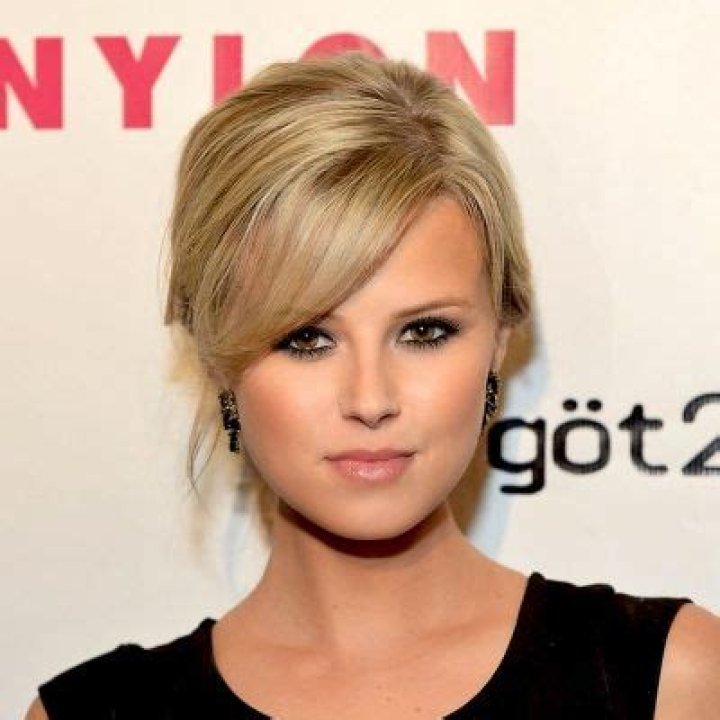 Sasha Jackson Bra Size, Age, Weight, Height, Measurements
