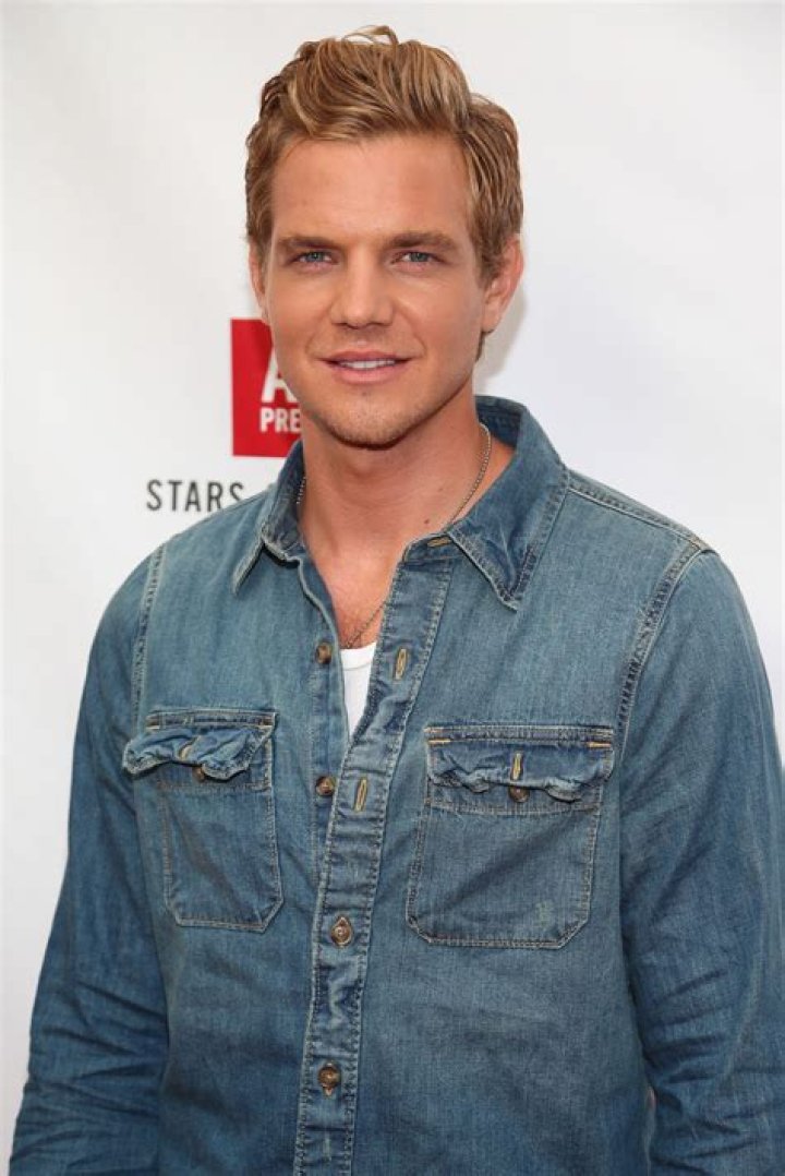 Taylor Handley Net Worth