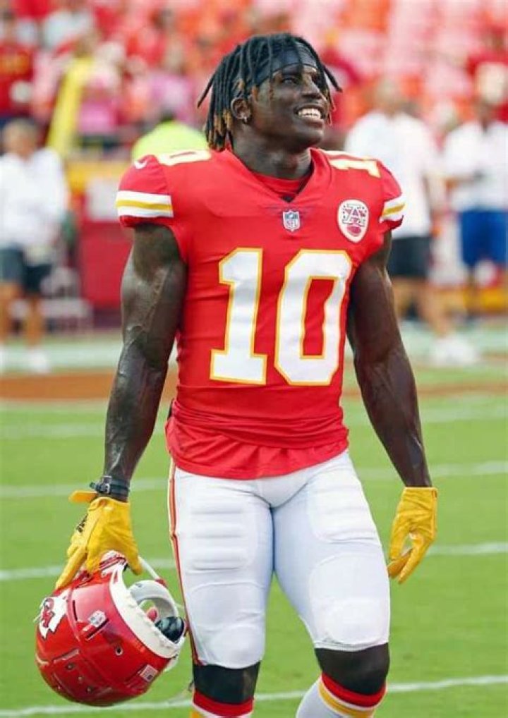 Tyreek Hill age, height, weight, draft, college, contract, salary, net worth, fantasy names, jersey
