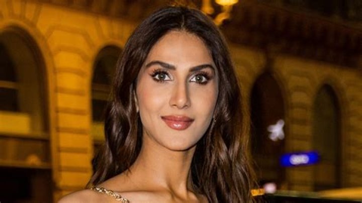 Vaani Kapoor in Bathing Suit Goes "Behind the Scenes" — Celebwell