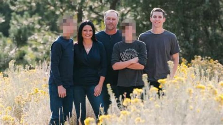 Who are Tim Robinson parents and siblings?