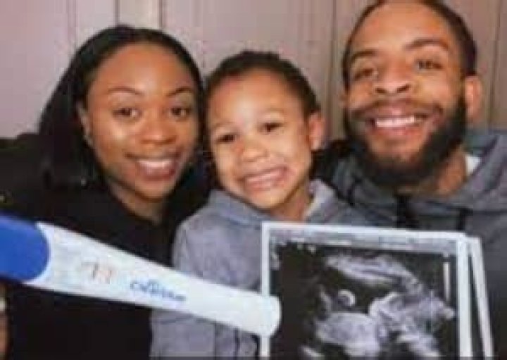 Who is Dee Dee Davis husband Kevin Roberts?