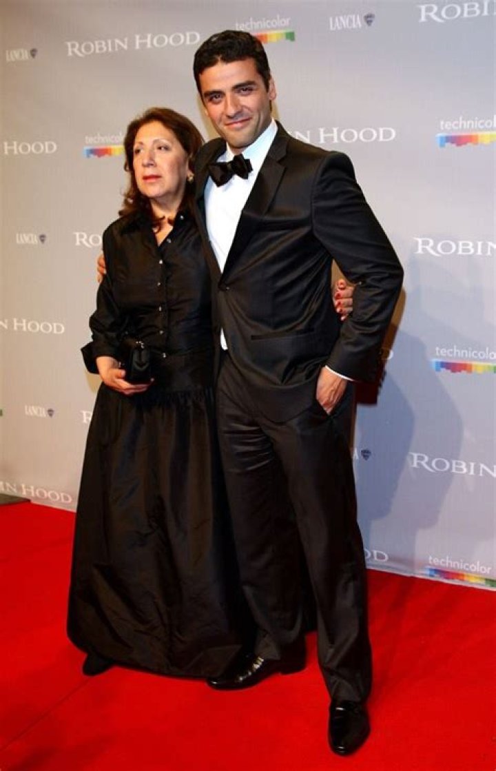 Who is Oscar Isaac father María Eugenia Estrada Nicolle?